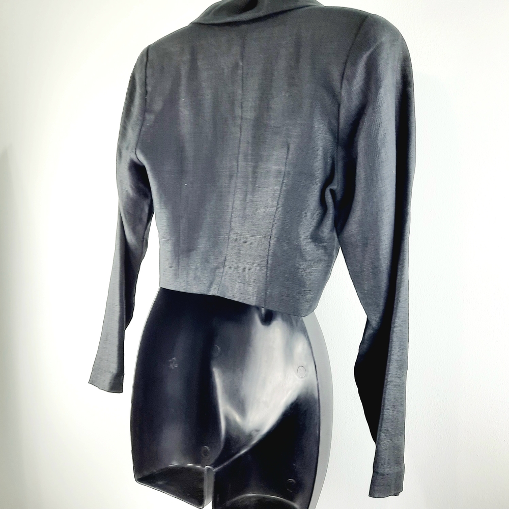 Sophisticated Black Cropped Jacket - Picture 10 of 12